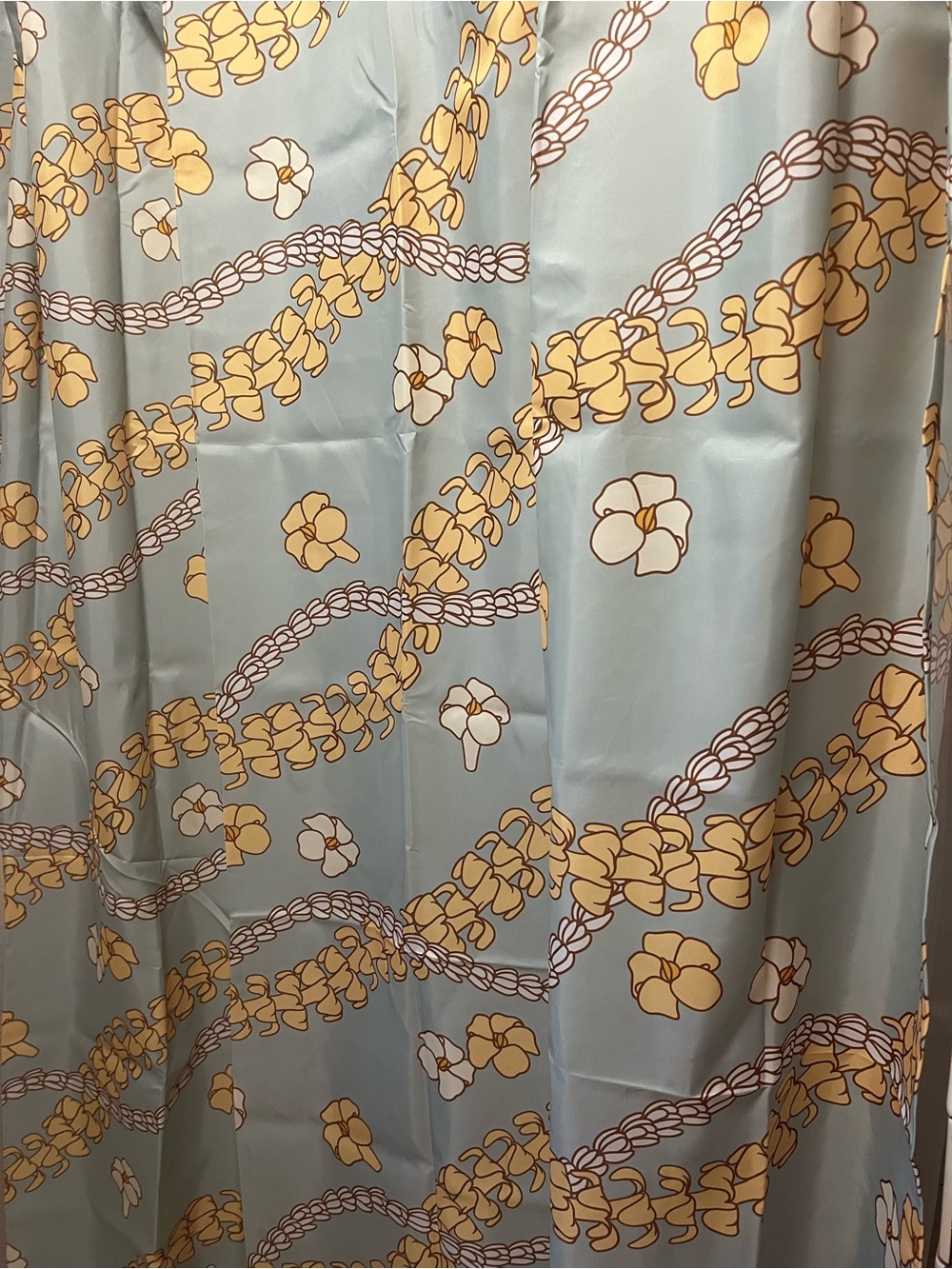 NWT exclusive, HAWAII Le’ale’a Floral leis Shower Curtain Set, 12 roller hooks. - Picture 3 of 4
